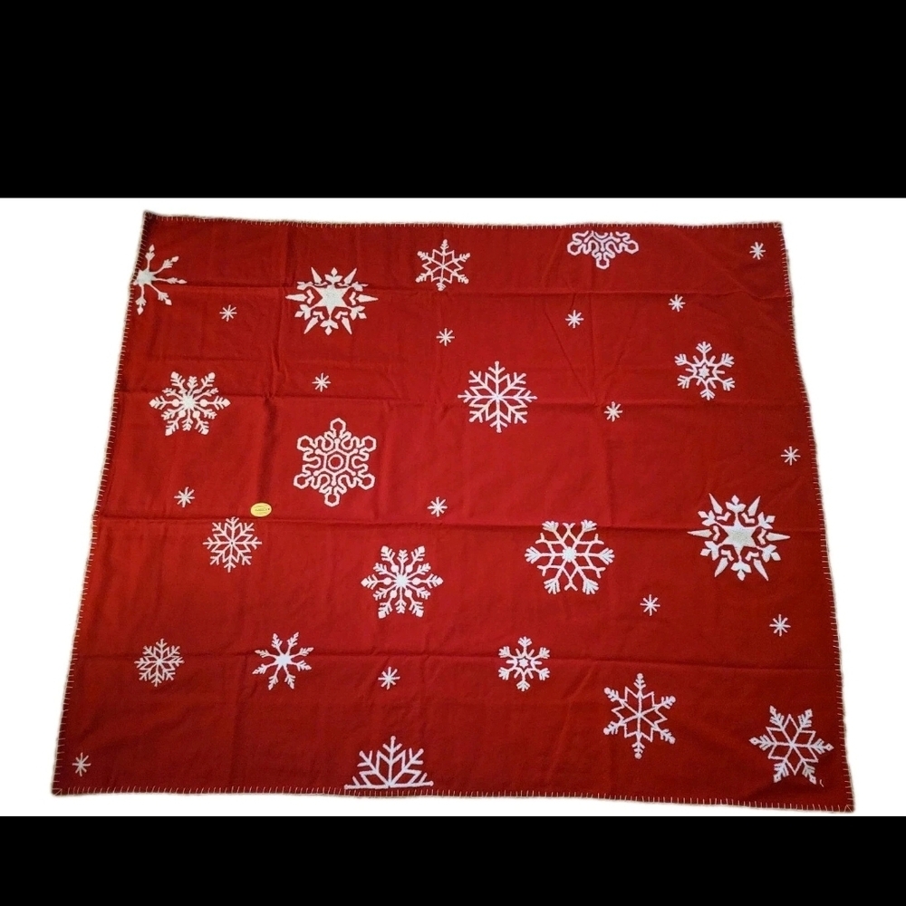 A Homestead Shoppe Inc. Christmas Winter Red Snowflake Throw Blanket 48×58